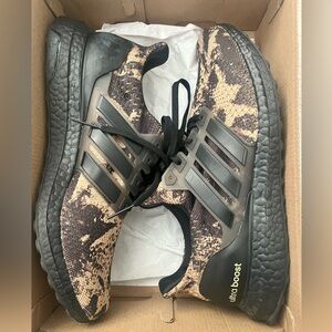 Adidas UltraBoost 5.0 DNA core black “acid wash.”women’s Sz 9.5